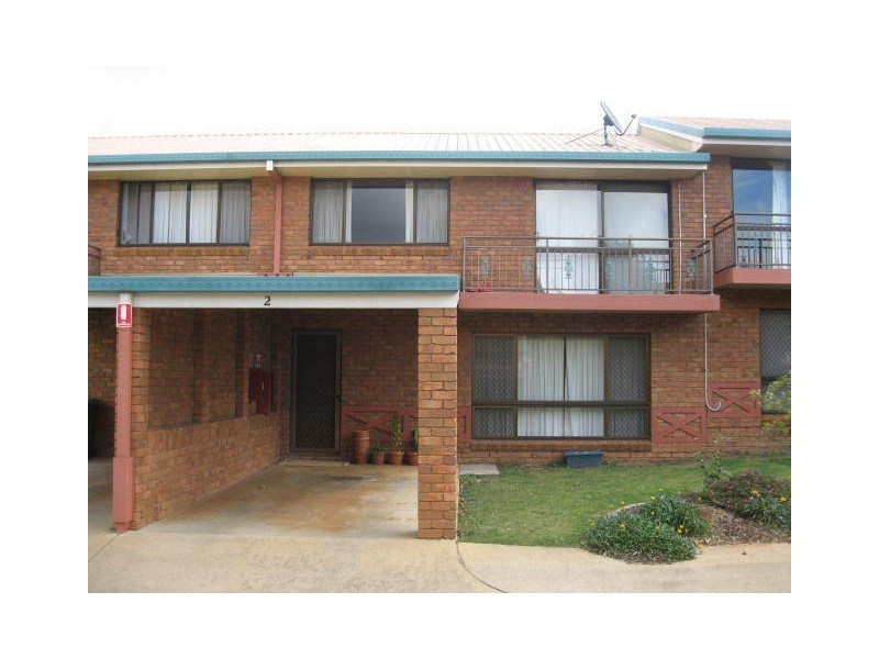 2/367 Margaret Street, Newtown QLD 4350