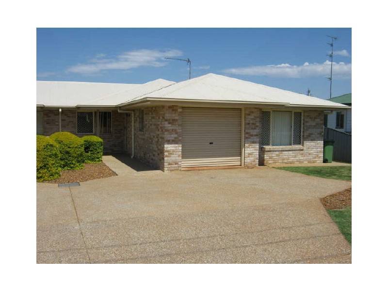 2/4a Blake Street, Wilsonton QLD 4350