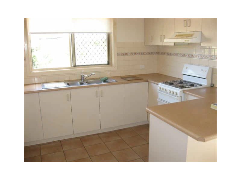 2/2 Paulene Crescent, Kearneys Spring QLD 4350