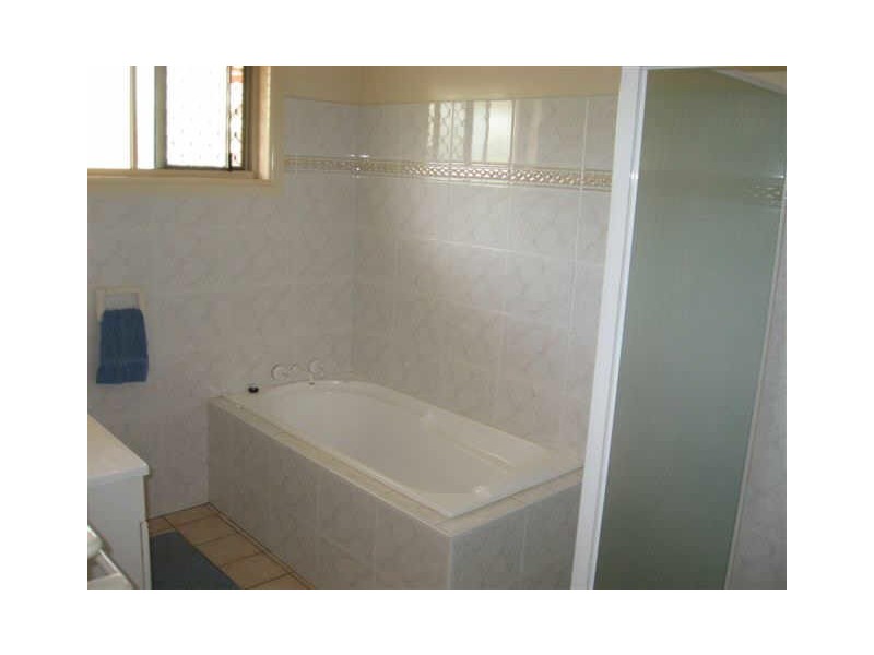 2/2 Paulene Crescent, Kearneys Spring QLD 4350