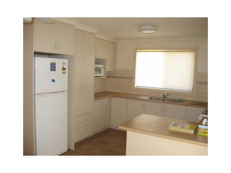 2/2 Paulene Crescent, Kearneys Spring QLD 4350