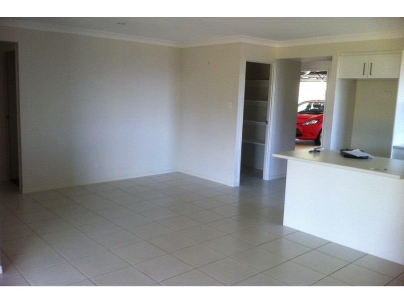 8 Koel Crescent, Highfields QLD 4352