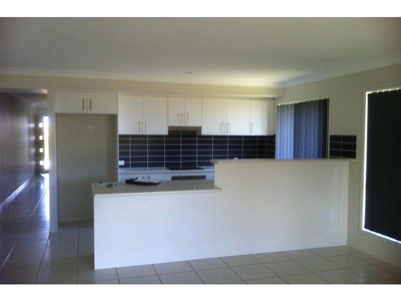 8 Koel Crescent, Highfields QLD 4352