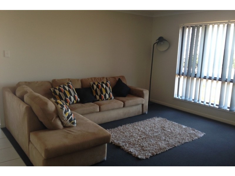 8 Koel Crescent, Highfields QLD 4352