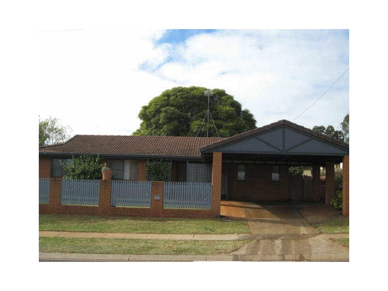 186 Tor Street, Wilsonton QLD 4350