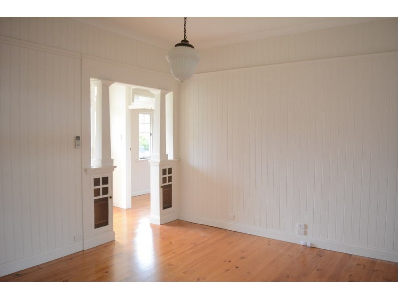 55 Bridge Street, Mount Lofty QLD 4350