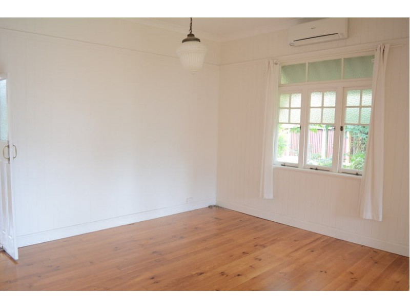 55 Bridge Street, Mount Lofty QLD 4350