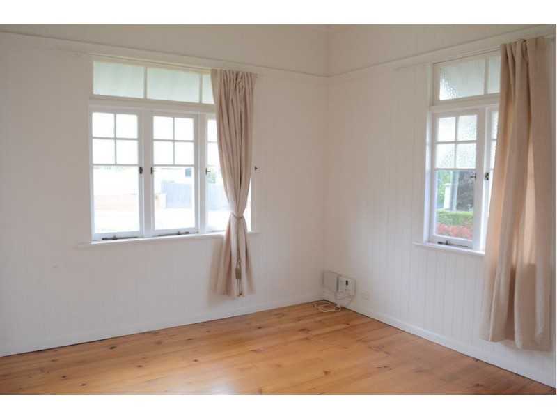 55 Bridge Street, Mount Lofty QLD 4350