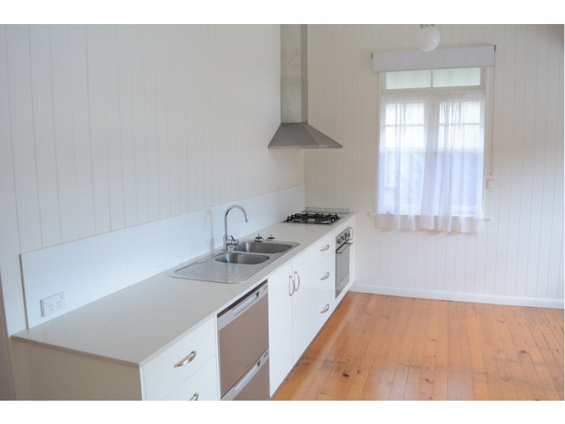 55 Bridge Street, Mount Lofty QLD 4350