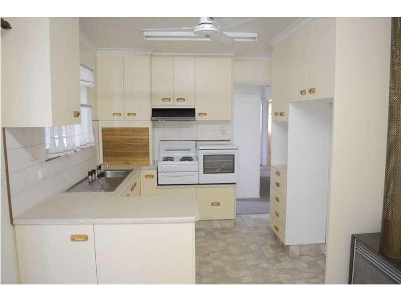 25a Hursley Road, Newtown QLD 4350 LJ Hooker Toowoomba Leased