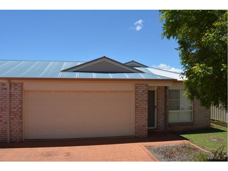 2/394 West Street, Kearneys Spring QLD 4350