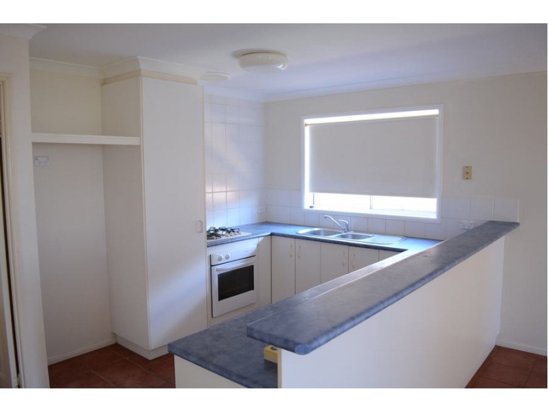 2/394 West Street, Kearneys Spring QLD 4350