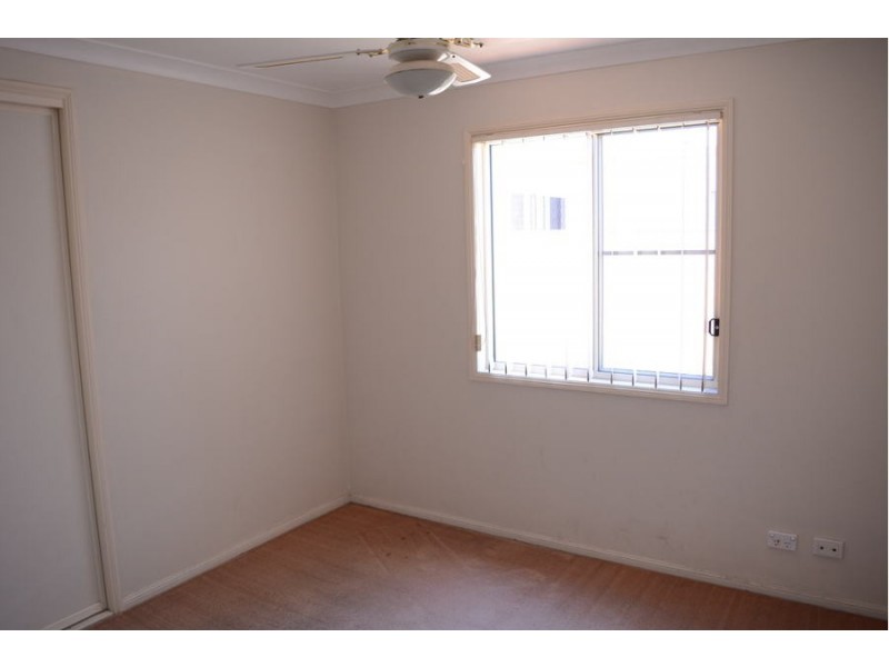 2/394 West Street, Kearneys Spring QLD 4350