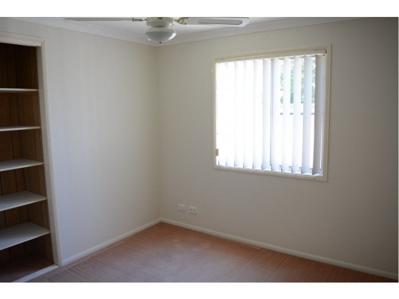 2/394 West Street, Kearneys Spring QLD 4350