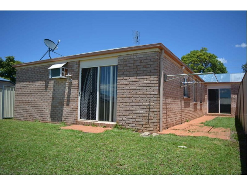 2/394 West Street, Kearneys Spring QLD 4350