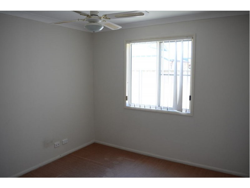 2/394 West Street, Kearneys Spring QLD 4350