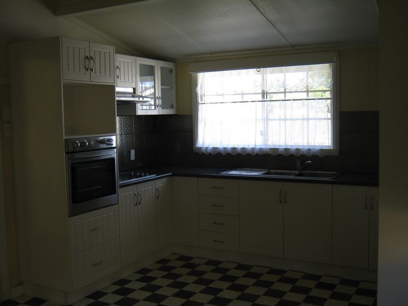 74 Taylor Street, Newtown QLD 4350