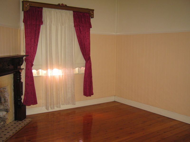 74 Taylor Street, Newtown QLD 4350