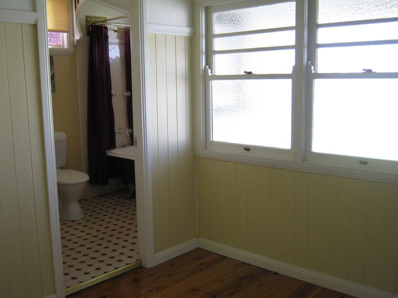 74 Taylor Street, Newtown QLD 4350