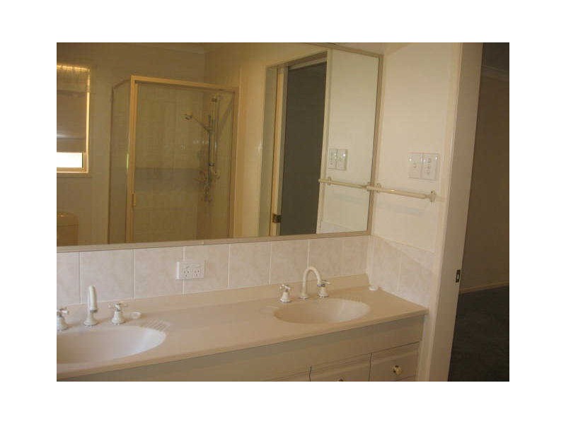 3 Shamrock Court, Middle Ridge QLD 4350