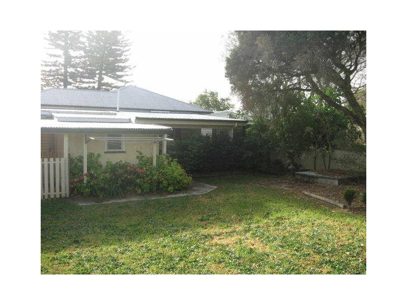 2 Parkinson Street, South Toowoomba QLD 4350