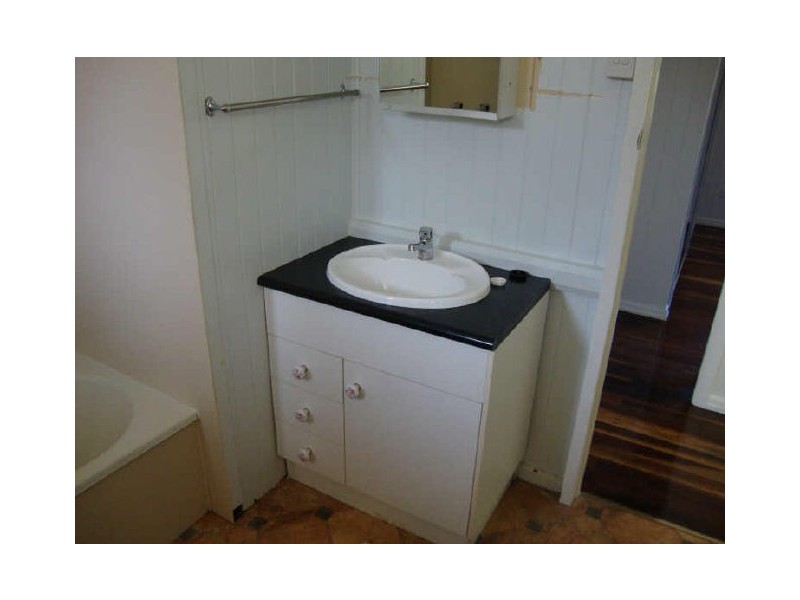 4 Wyndham Street, North Toowoomba QLD 4350