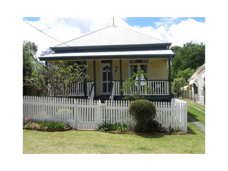 18 Suffolk Street, East Toowoomba QLD 4350