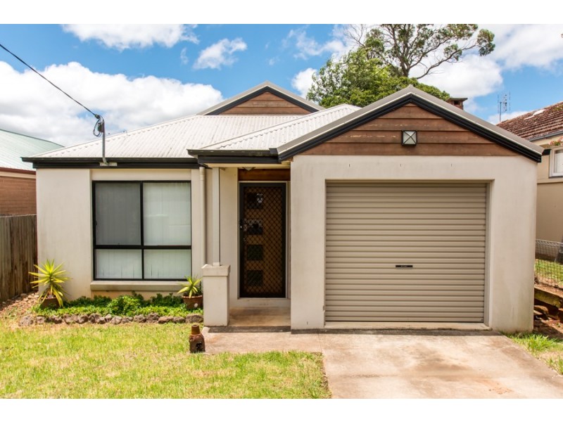 33 Henderson Street, Newtown QLD 4350