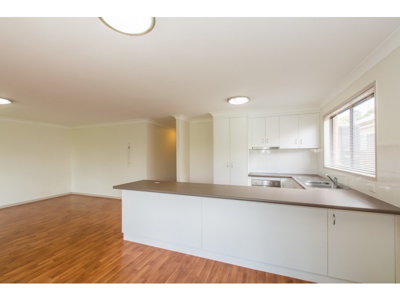 33 Henderson Street, Newtown QLD 4350