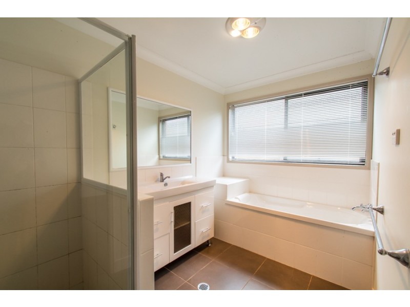 33 Henderson Street, Newtown QLD 4350