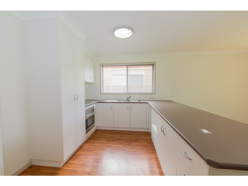 33 Henderson Street, Newtown QLD 4350