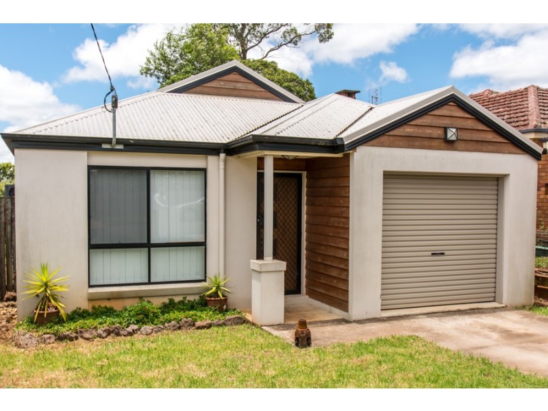 33 Henderson Street, Newtown QLD 4350