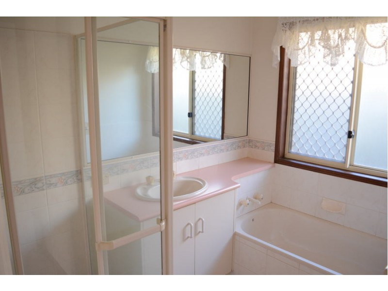 18 Malt Court, Kearneys Spring QLD 4350