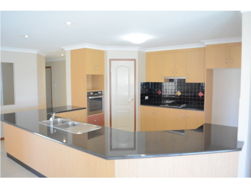 15 Fadden Crescent, Middle Ridge QLD 4350