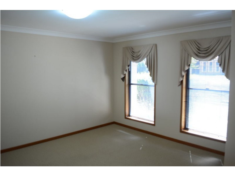 15 Fadden Crescent, Middle Ridge QLD 4350