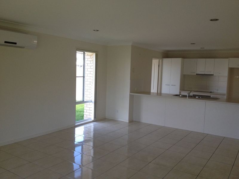 8 Huon Drive, Glenvale QLD 4350