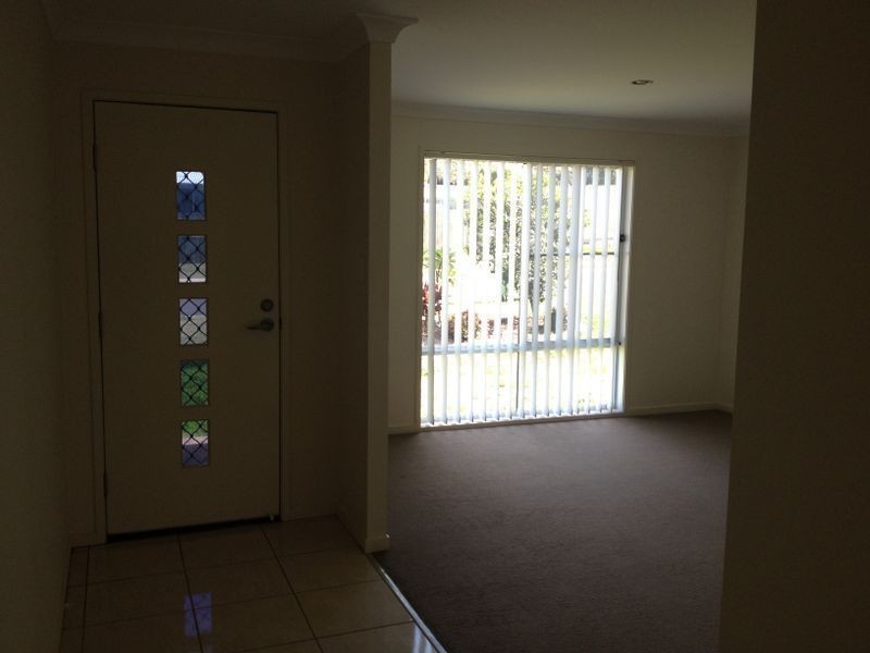 8 Huon Drive, Glenvale QLD 4350