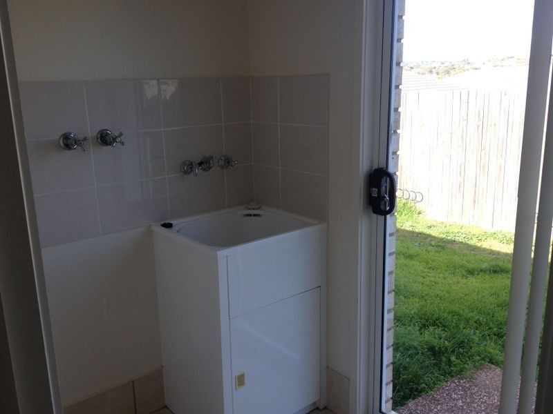8 Huon Drive, Glenvale QLD 4350