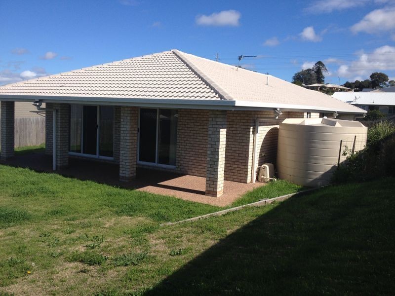 8 Huon Drive, Glenvale QLD 4350