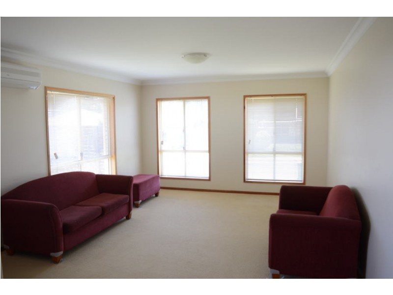 1/9 Sambar Court, Kearneys Spring QLD 4350