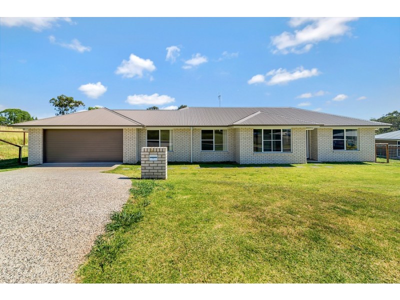 26 Phipps Drive, Acland QLD 4401