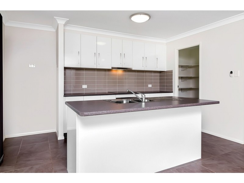26 Phipps Drive, Acland QLD 4401