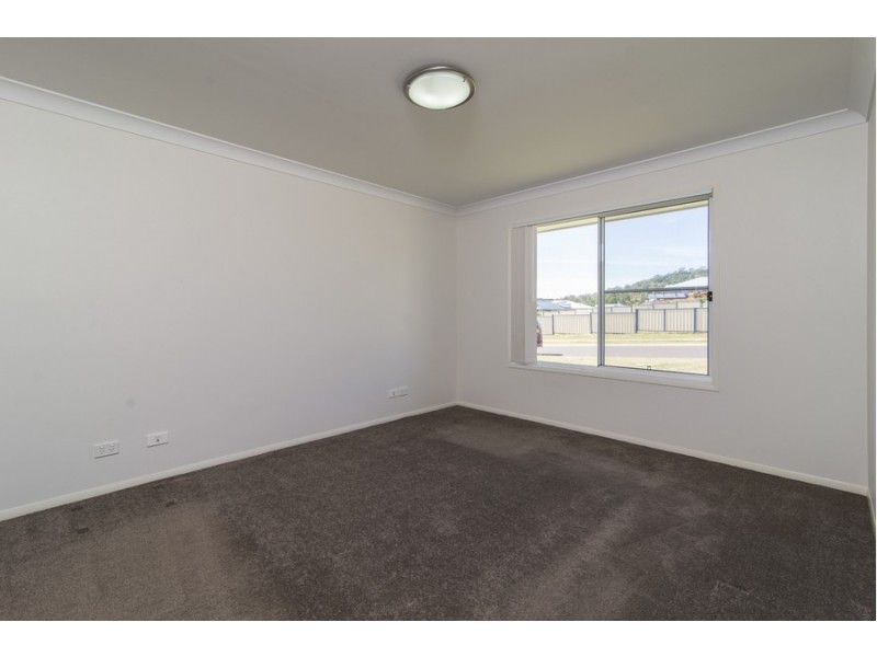 26 Phipps Drive, Acland QLD 4401