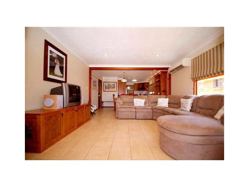 27 Skehan Street, Centenary Heights QLD 4350