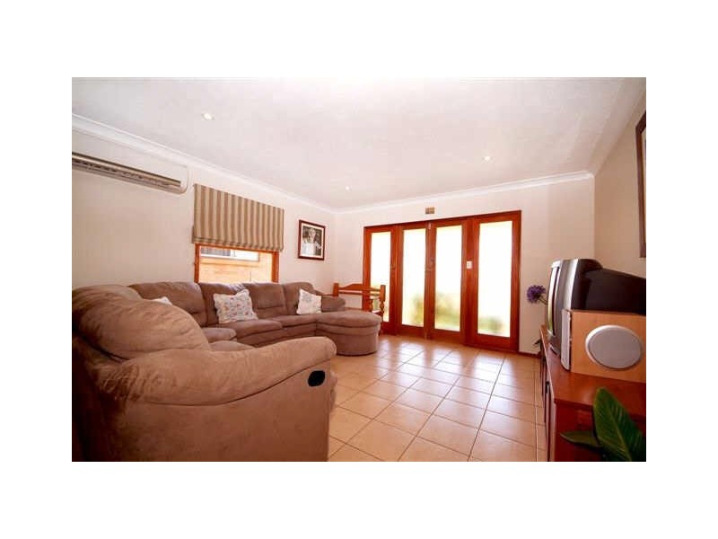 27 Skehan Street, Centenary Heights QLD 4350