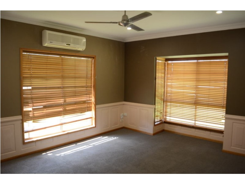 109 Hursley Road, Glenvale QLD 4350