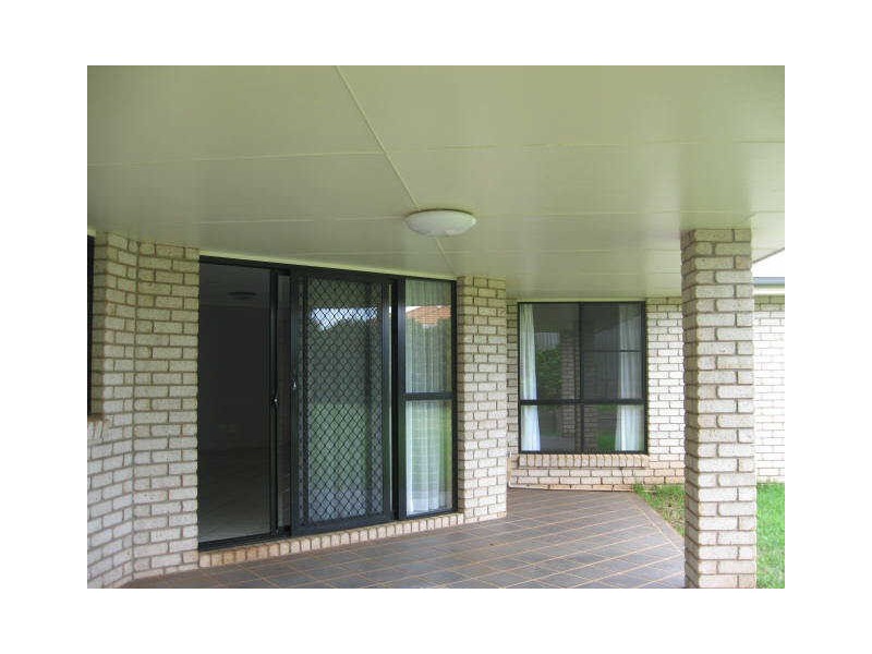 19 Paddington Court, Middle Ridge QLD 4350