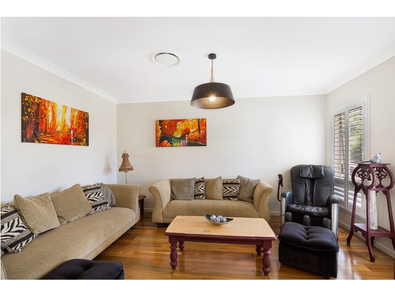 21 Zuccoli Drive, Blue Mountain Heights QLD 4350