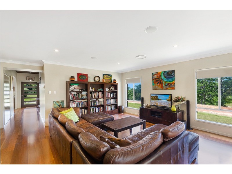 21 Zuccoli Drive, Blue Mountain Heights QLD 4350