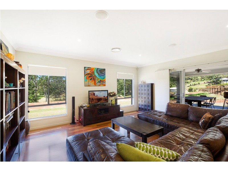 21 Zuccoli Drive, Blue Mountain Heights QLD 4350